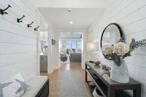 Een smart-tv en een open haard