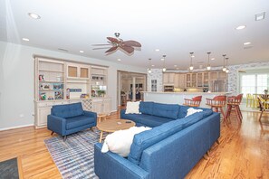 Smart TV, fireplace