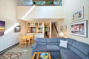 Smart TV - Beachfront 2 bedroom condo, Glen Arbor (Glen Arbor)