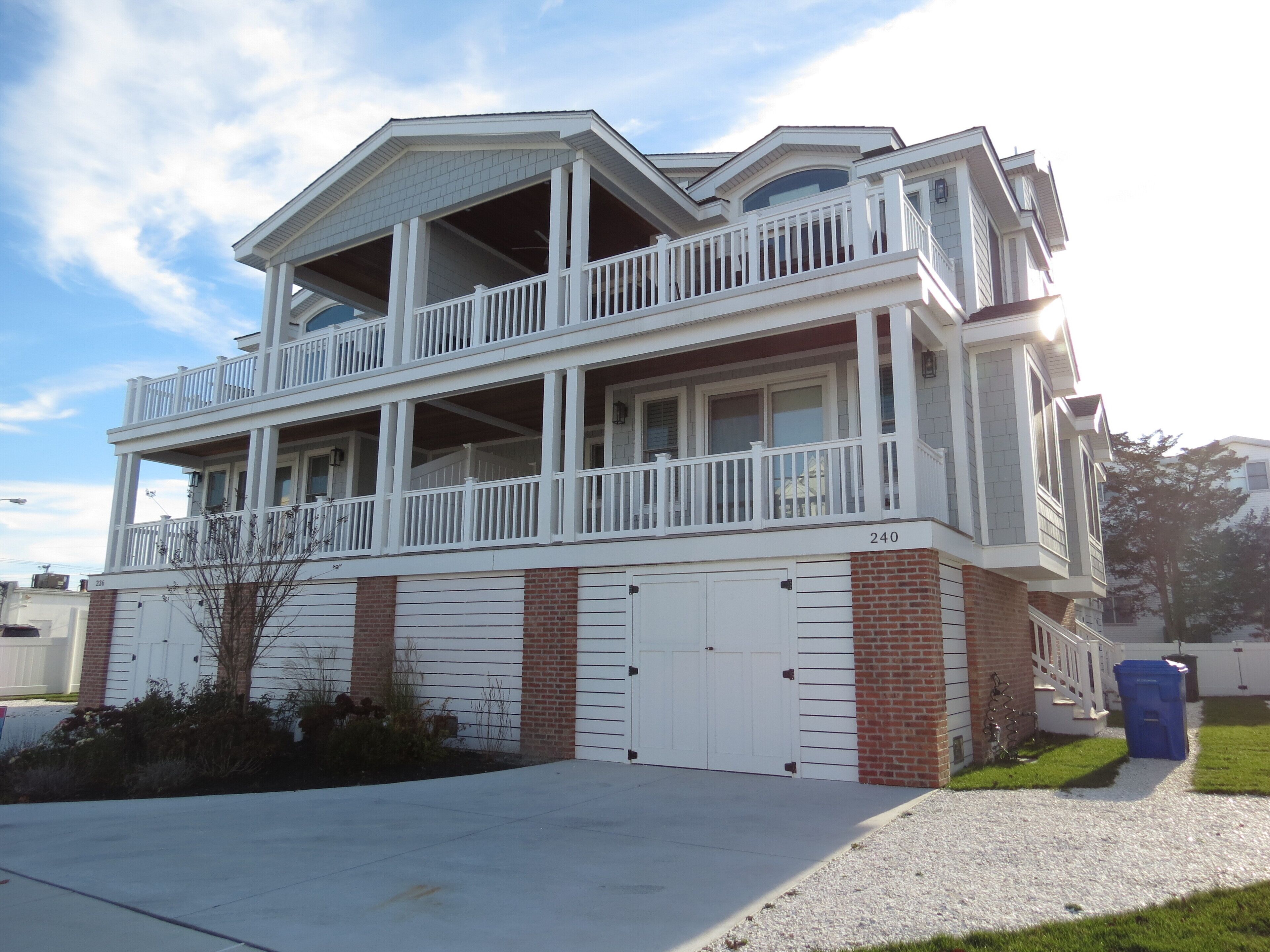 NEW CONSTRUCTION, RENTAL LISTING IN AVALON, FILLING UP QUICKLY!!
