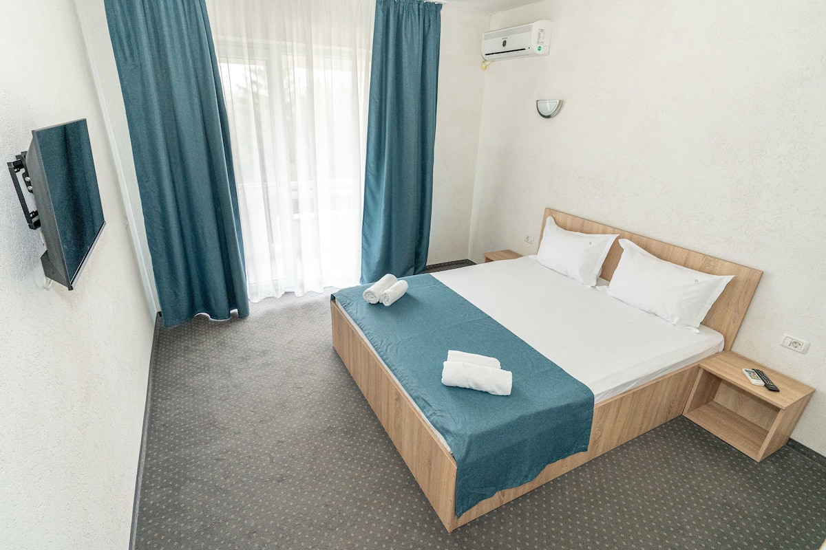Standard Double Room | 1 bedroom, minibar, soundproofing, WiFi