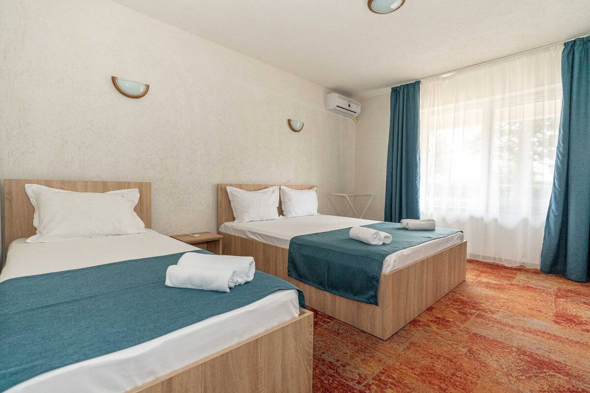 Economy Triple Room (no balcony)
