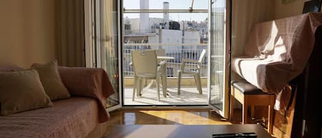 Apartment, Multiple Beds | Living area