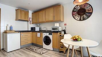 Apartment | 1 bedroom, desk