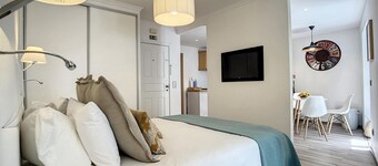 Cosy Central by Atlantic Holiday