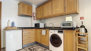 Apartment | 1 bedroom, desk