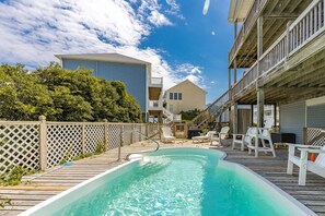 A heated pool - Sea-Sun's Greetings! Steps to the beach! Private Pool!  Pet Friendly! (Surf City)
