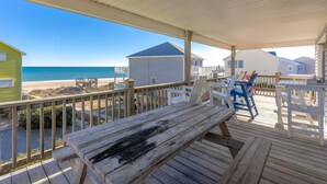 Outdoor dining - Sea-Sun's Greetings! Steps to the beach! Private Pool!  Pet Friendly! (Surf City)