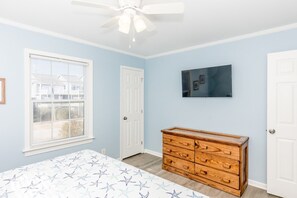 6 bedrooms, iron/ironing board, free WiFi - Sea-Sun's Greetings! Steps to the beach! Private Pool!  Pet Friendly! (Surf City)