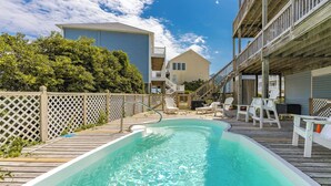 A heated pool - Sea-Sun's Greetings! Steps to the beach! Private Pool!  Pet Friendly! (Surf City)