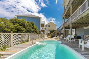A heated pool - Sea-Sun's Greetings! Steps to the beach! Private Pool!  Pet Friendly! (Surf City)
