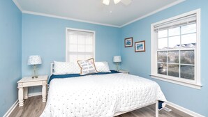 6 bedrooms, iron/ironing board, WiFi (free) - Sea-Sun's Greetings! Steps to the beach! Private Pool!  Pet Friendly! (Surf City)