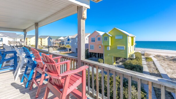 Property grounds - Sea-Sun's Greetings! Steps to the beach! Private Pool!  Pet Friendly! (Surf City)