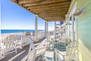 Terrace/patio - Lime Time - Ultra Luxurious 7BR Oceanfront Home with community pool (North Topsail Beach)
