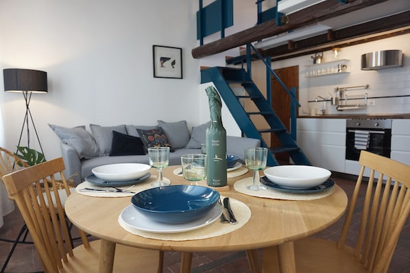 Studio Familial | Cuisine privée | Grand réfrigérateur, four, plaque de cuisson, grille-pain