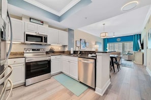 Oven, dishwasher, coffee/tea maker - Crystal Tower Beachfront pool/hot tub, indoor heated pool, sauna (Gulf Shores)