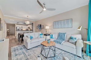 Smart TV - Crystal Tower Beachfront pool/hot tub, indoor heated pool, sauna (Gulf Shores)