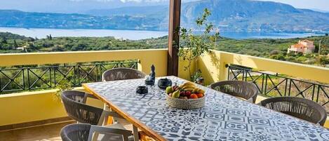 تناول الطعام بالخارج