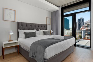 Exclusive Apartment | 3 bedrooms, laptop workspace, iron/ironing board, free WiFi - The Signature 603 (Cape Town)
