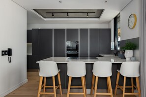 Exclusive Apartment | Private kitchen | Fridge, microwave, oven, stovetop - The Signature 603 (Cape Town)