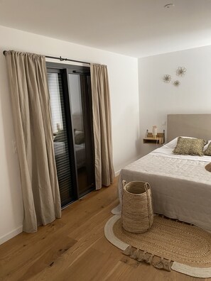 3 bedrooms, iron/ironing board, travel crib, free WiFi