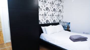 2 bedrooms, iron/ironing board, WiFi, bed sheets