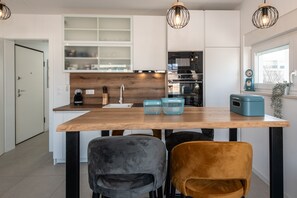 Fridge, microwave, oven, stovetop