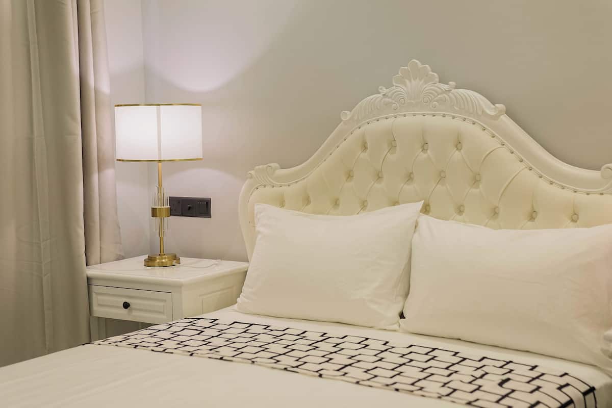 Premium bedding, down duvets, minibar, in-room safe