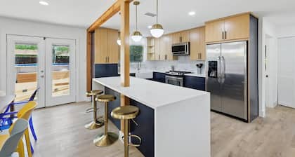 5-BD/2-BA Cheerful Retreat | Pool, Patio, Firepit