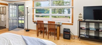 Windsled Studio at Ferry Landing Suites in Downtown La Pointe!