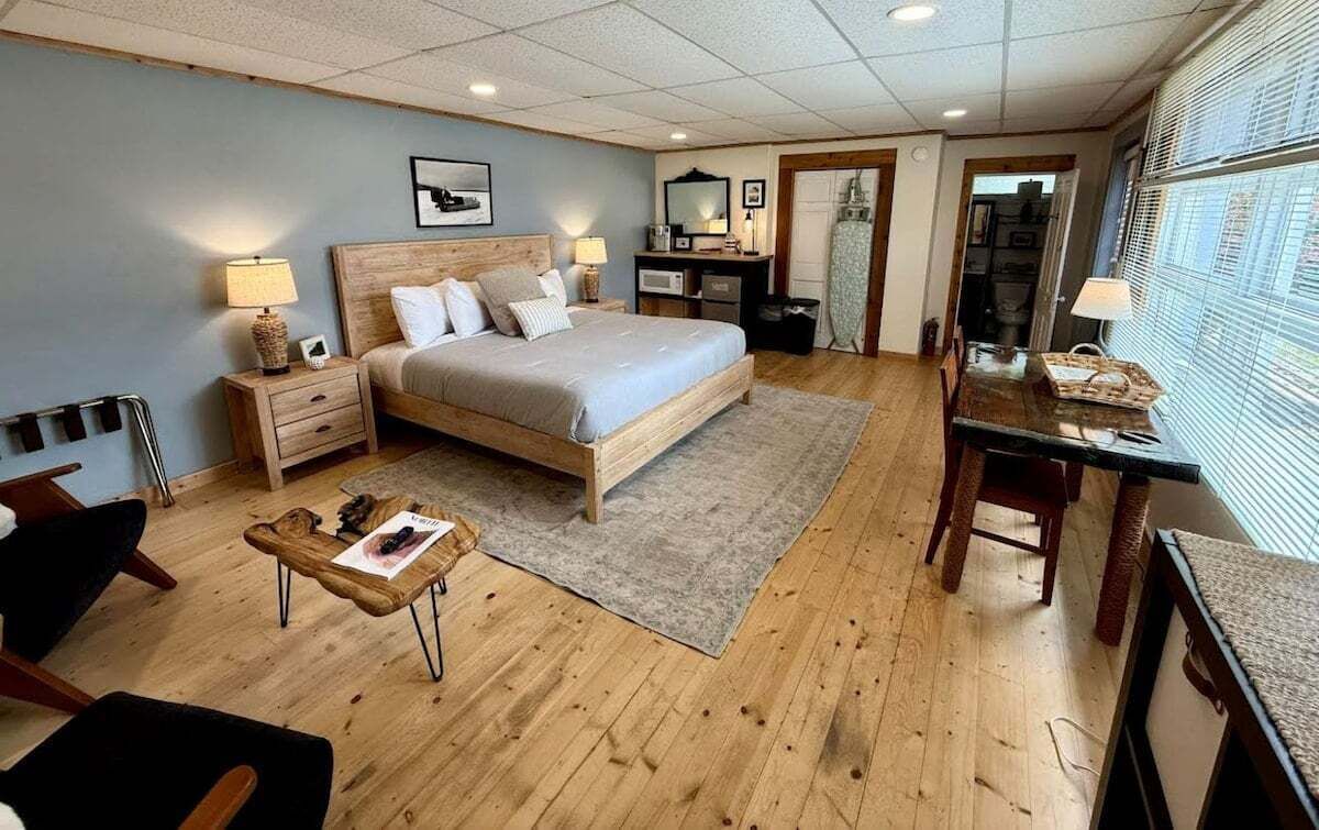 Iron/ironing board, WiFi, bed sheets