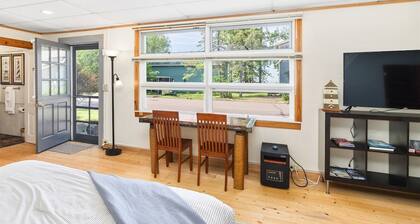 Windsled Studio at Ferry Landing Suites in Downtow