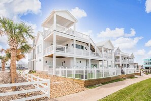 Exterior - Private Boardwalk, Pool, Sleeps 12 - Boardwalk (Port Aransas)
