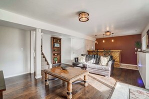 TV, fireplace, offices