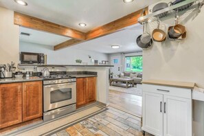 Fridge, microwave, oven, stovetop - Family Oasis , Offices, Pet Friendly, Fenced Yard (Colorado Springs)