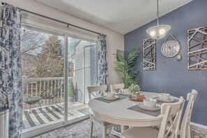 Dining - Broadmoor Balcony Duplex Near Rocky Mountain Views (Colorado Springs)