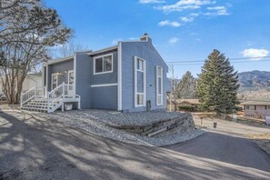 Exterior - Broadmoor Balcony Duplex Near Rocky Mountain Views (Colorado Springs)