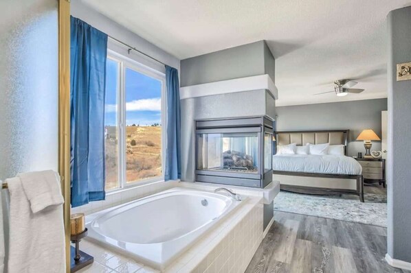 6 室のベッドルーム、デスク、アイロン / アイロン台、WiFi