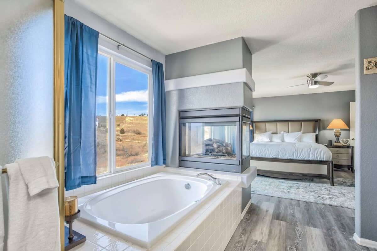 6 عدّة غرف نوم ومكتب ومكواة/لوح كي وواي فاي