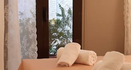 Sunny & Spacious Apartment in Delphi, 3 Bedrooms, 2 Bathrooms Sleeps 8 w/view