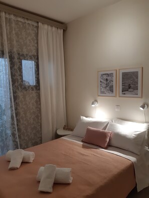 3 bedrooms, desk, travel cot, free WiFi - Delphic moments: Sunny & Spacious App 3BR + 2BA w/view (Delphi)