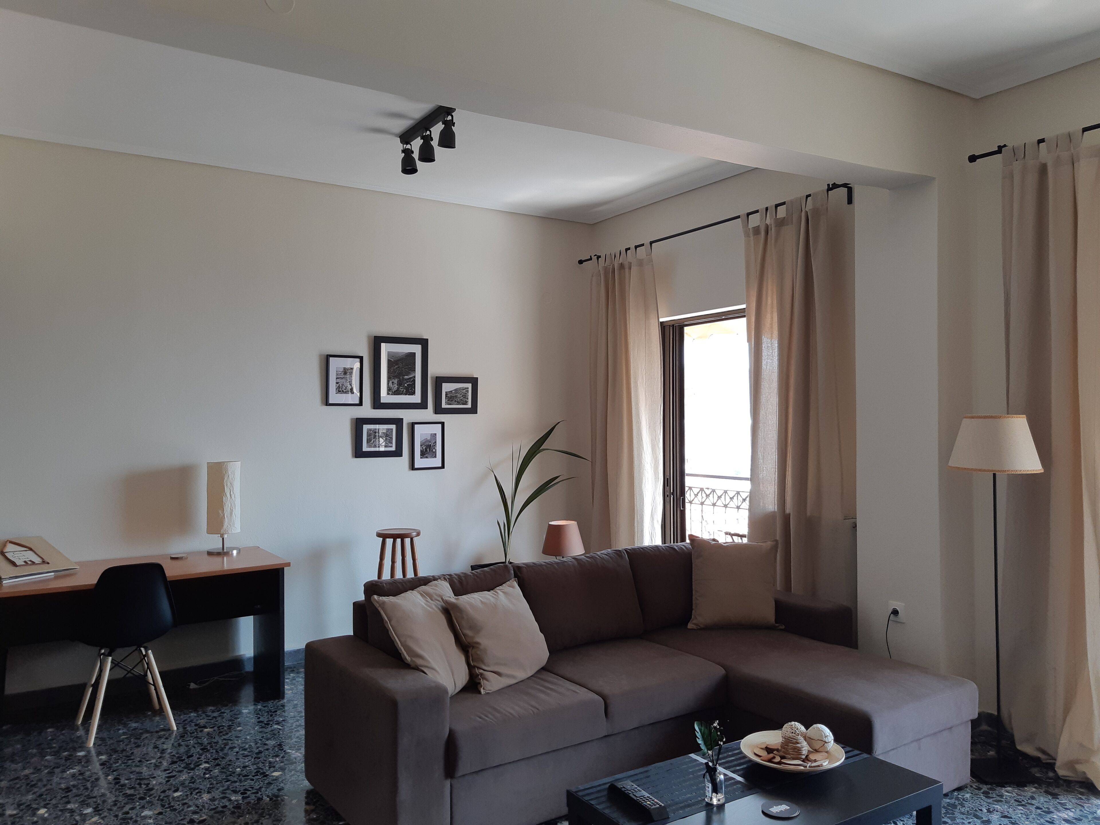 Smart TV, reproductor de DVD, libros y videoteca 