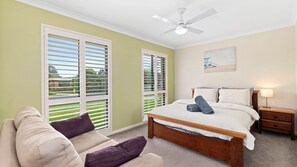 3 bedrooms, free WiFi, bed sheets - Tides at Tomakin - walk to the beach (Tomakin)