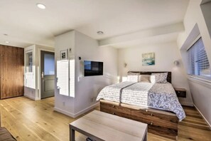1 bedroom, iron/ironing board, free WiFi, bed sheets - Floating condo 'B' on Sausalito's Richardson Bay (Mill Valley)
