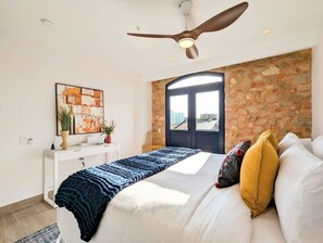 1 dormitorio, tabla de planchar con plancha, wifi y ropa de cama