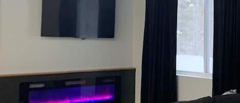 Smart TV, fireplace