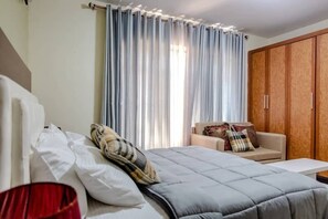 Kahden hengen deluxe-huone | Minibaari, pimennysverhot, silitysrauta/-lauta, ilmainen Wi-Fi