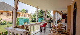 EZRA BOUTIQUE HOTEL by The Weekender