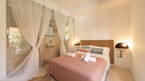 Chambre supérieure double | Literie de qualité, minibar, coffre-fort, bureau