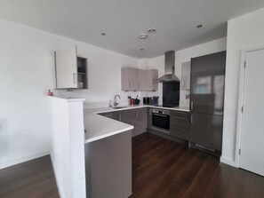 Cookware/dishes/utensils